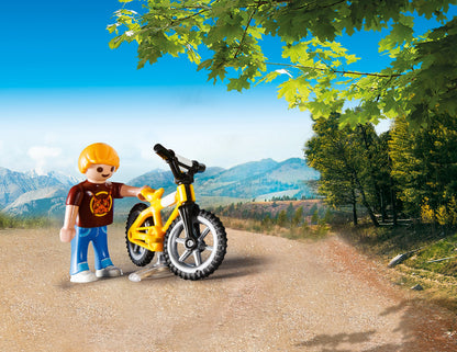 PLAYMOBIL 9318 Fun Camping Set for the whole family with removable roof, trailer hitch, and pull-out awning, for ages 4 and up.