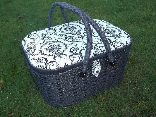 Sewing box with contents, large sewing basket, handiwork basket, large version including sewing set.