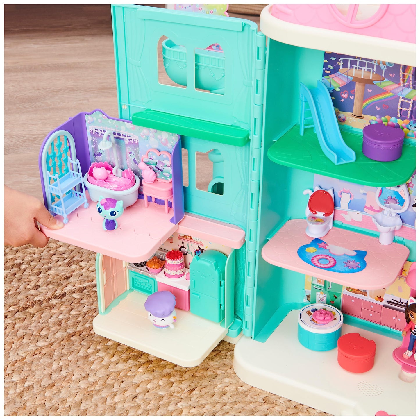 Gabby's Dollhouse Deluxe Room, Primp and Pamper Bathroom, includes MerCat figure and 3 accessories, 3 furniture pieces, and 2 surprise boxes, suitable for children ages 3 and up.