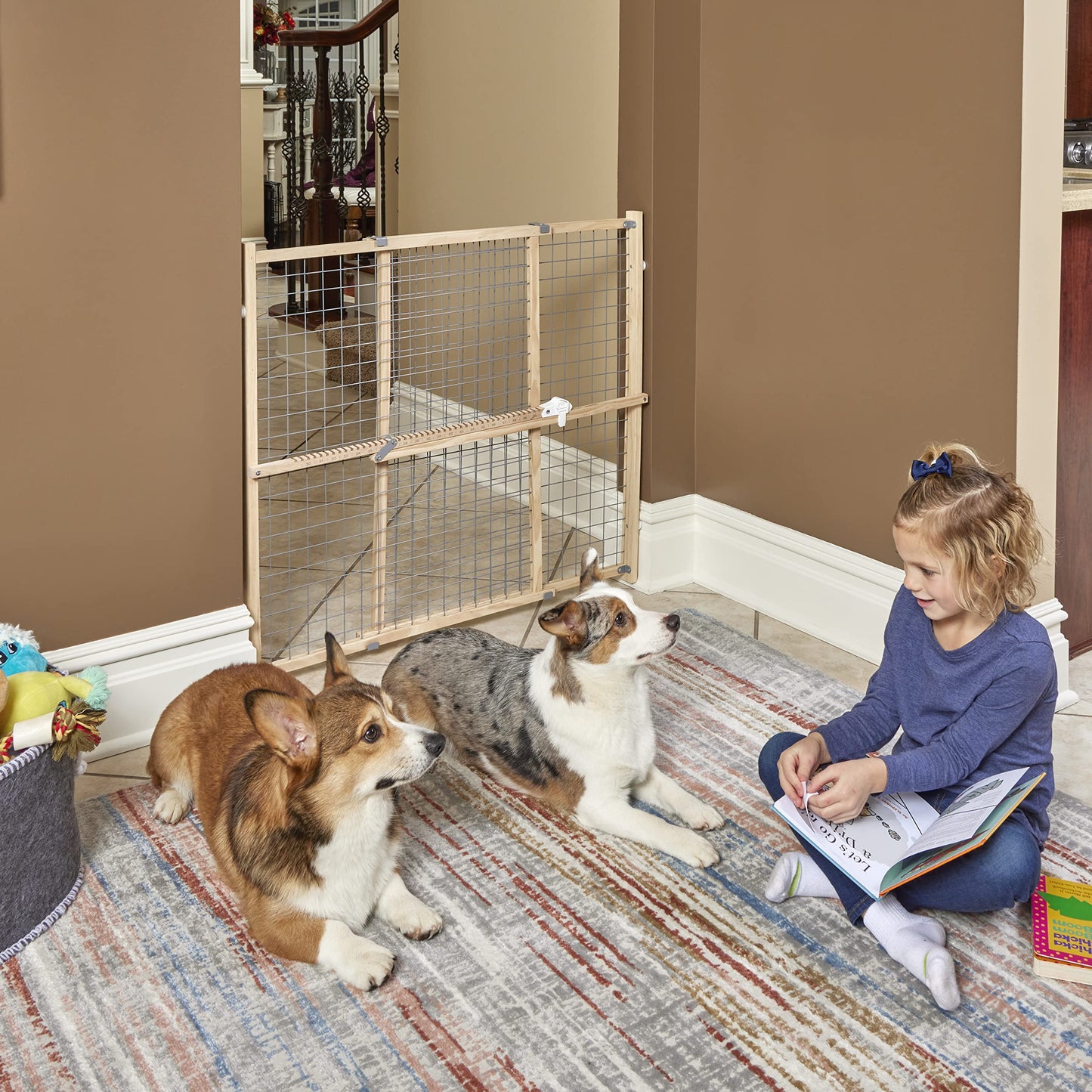 New World B2932WWM-2 Pet Gate, wood, extra wide, no damage to walls, no tool required, patented locking arm, dog gate 81 x 74-127 cm (H x W), natural wood/light gray grid