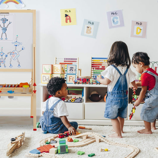 Relaxdays Kids Drawing Board, adjustable height & magnetic, Wood, Whiteboard & Chalkboard, 122-160 x 65 x 69 cm, Natural, Wood