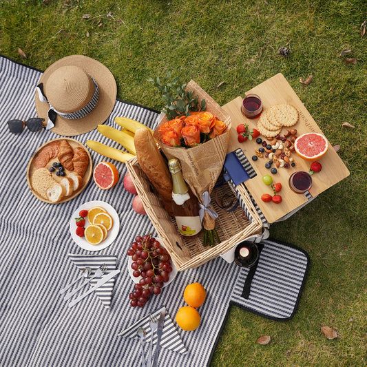 Picnic basket for 2, including a bamboo wine table with metal legs. Perfect for camping and outdoor parties.