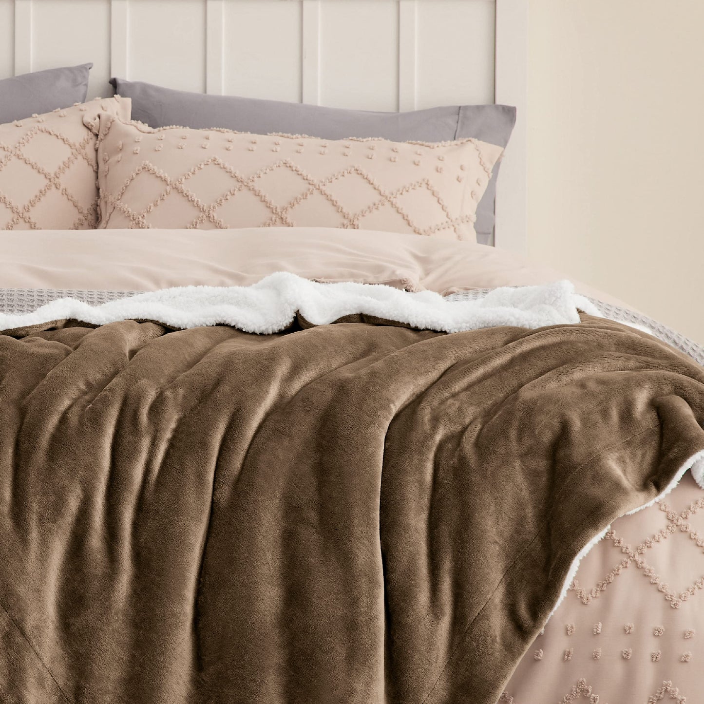 BEDSURE Sherpa Fleece Blanket - Warm Cozy Sofa Throw Blanket, Thick Couch Blanket, Plush Living Room Blanket for Couch, Camel, 220x240 cm, XXL