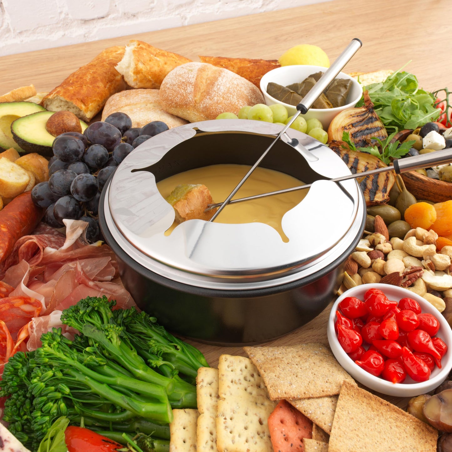 Petra 2-in-1 Raclette & Fondue, Large Teppanyaki Grill for 8 people, Smokeless Electric Grill, 1.3l Fondue pot with skewers, Includes wooden spatulas and sliders, for social evenings