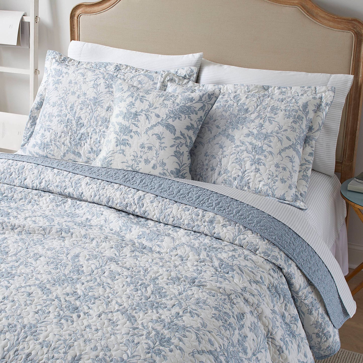 Laura Ashley - King size bedding set, cotton, reversible, with bonus pillowcase, all-season country home decoration (Amberley Blue, King)