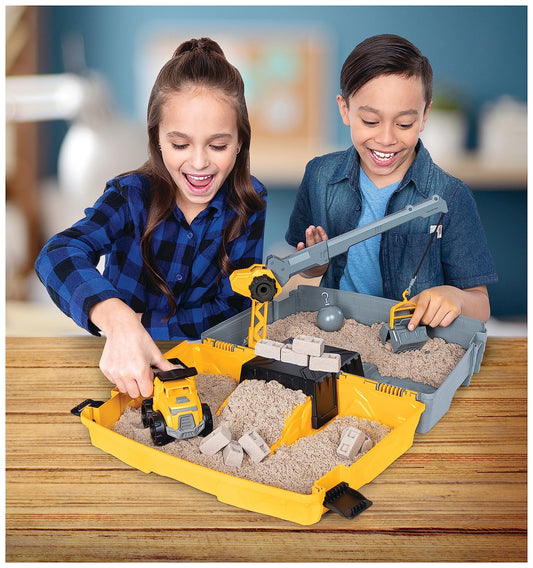 Kinetic Sand Construction Kit - with 907g of original magical kinetic sand from Sweden, construction vehicle, and accessories for creative indoor sand play, for children ages 3 and up.