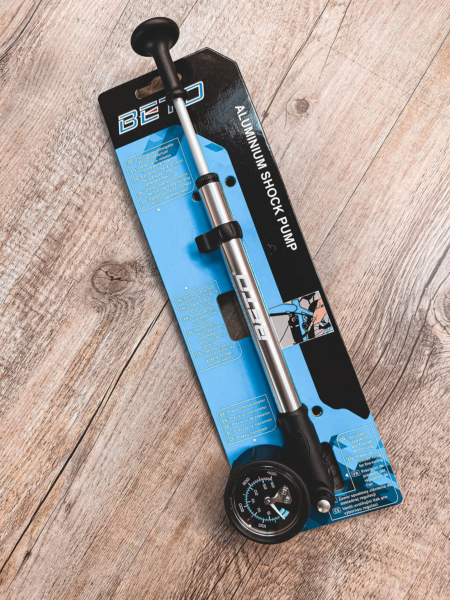 BETO bike pump, shock pump with gauge and release valve, hand pump, 400psi/28bar, AV/auto valve/Schrader valve/American valve, silver/black.